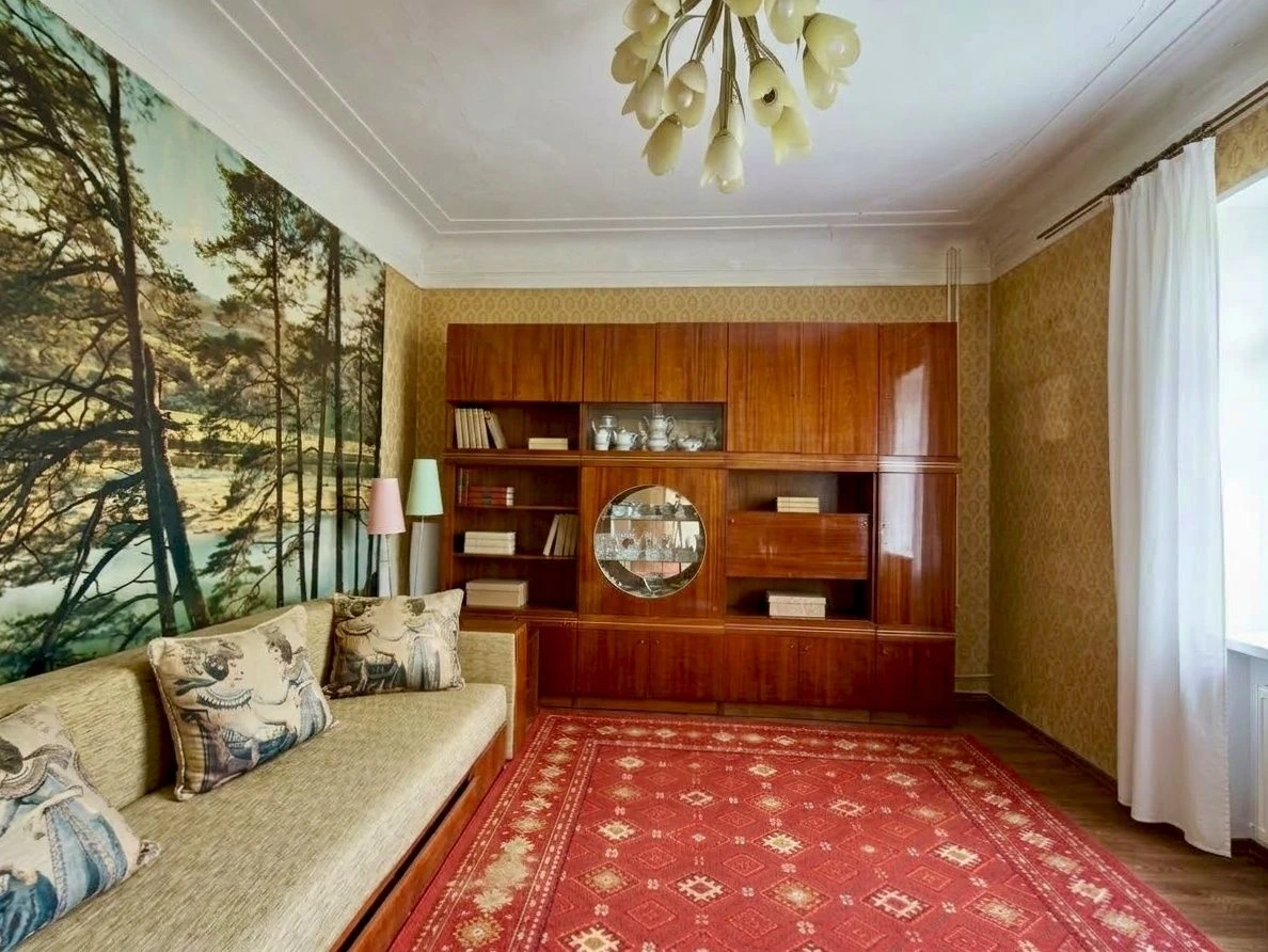 For sale 3 rooms. Stalinka KhTZ/ Mira st., 20