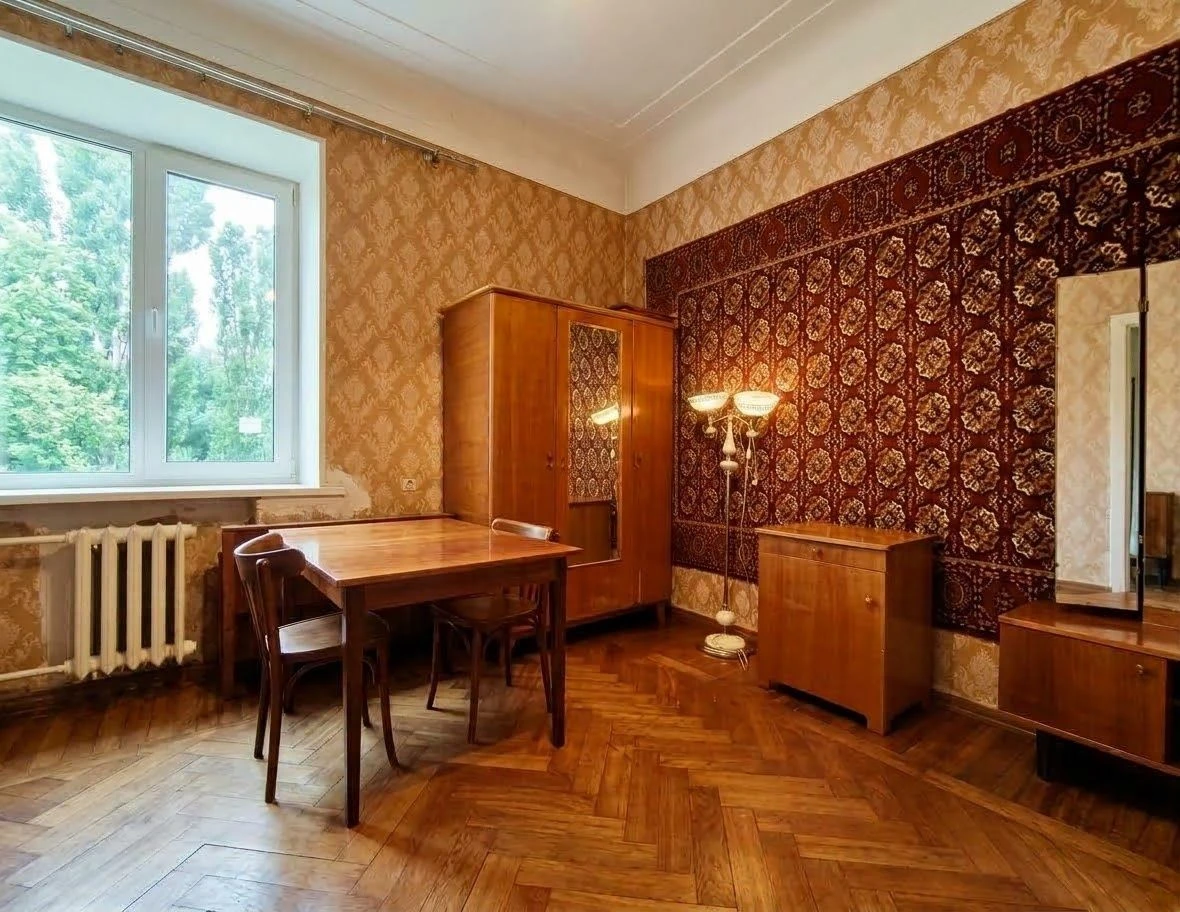 For sale 3 rooms. Stalinka KhTZ/ Mira st., 20