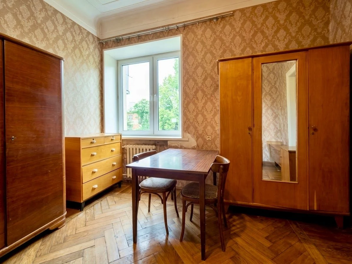 For sale 3 rooms. Stalinka KhTZ/ Mira st., 20