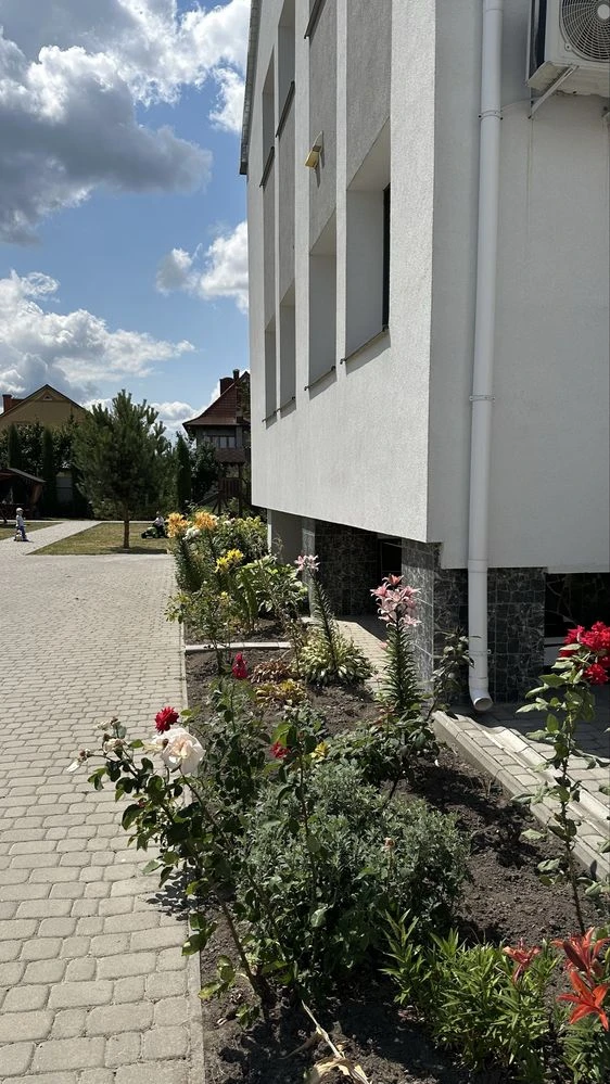 Продам 3 кімнатну Квартиру з власним Гаражем. Новобудова.