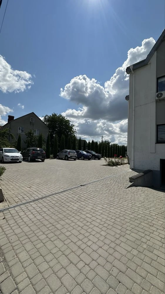 Продам 3 кімнатну Квартиру з власним Гаражем. Новобудова.