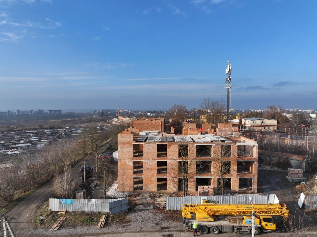 Продаж просторих  апартаментів з власною терасою!
