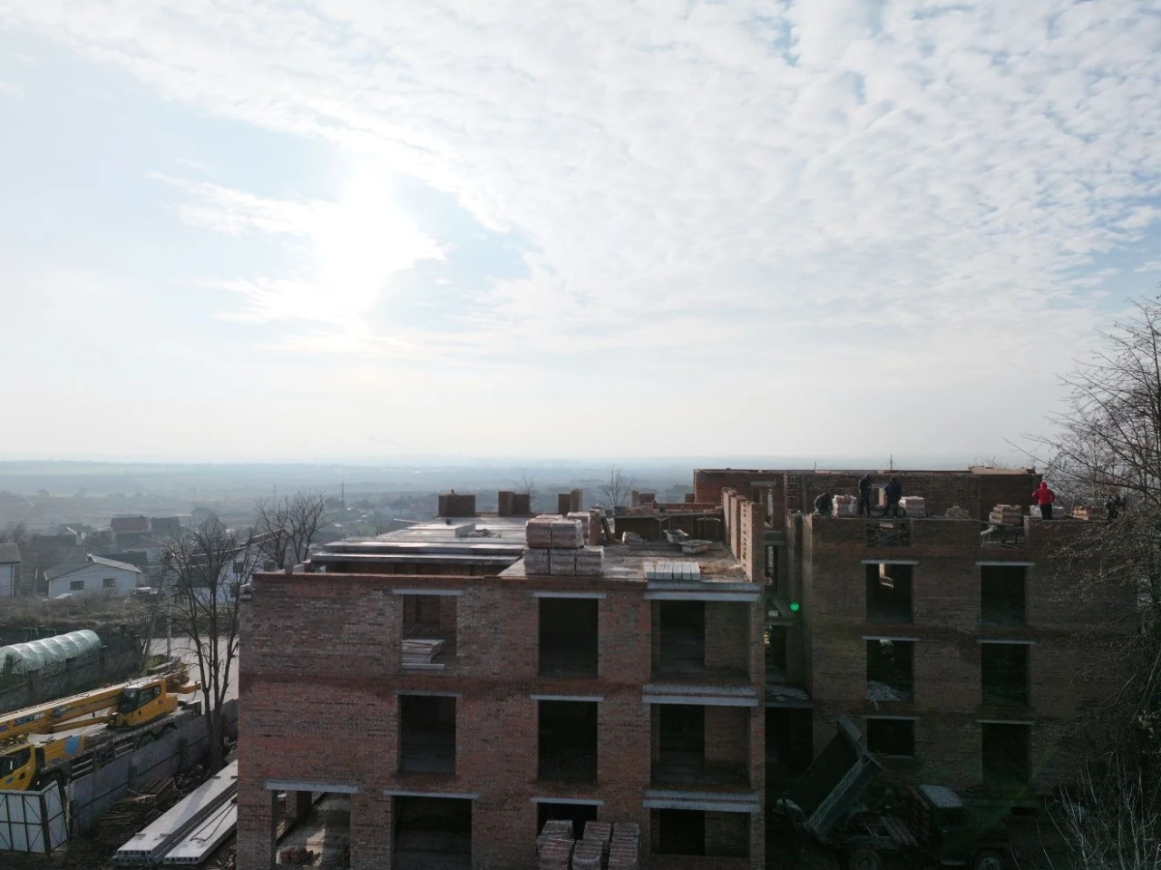 Продаж просторих  апартаментів з власною терасою!