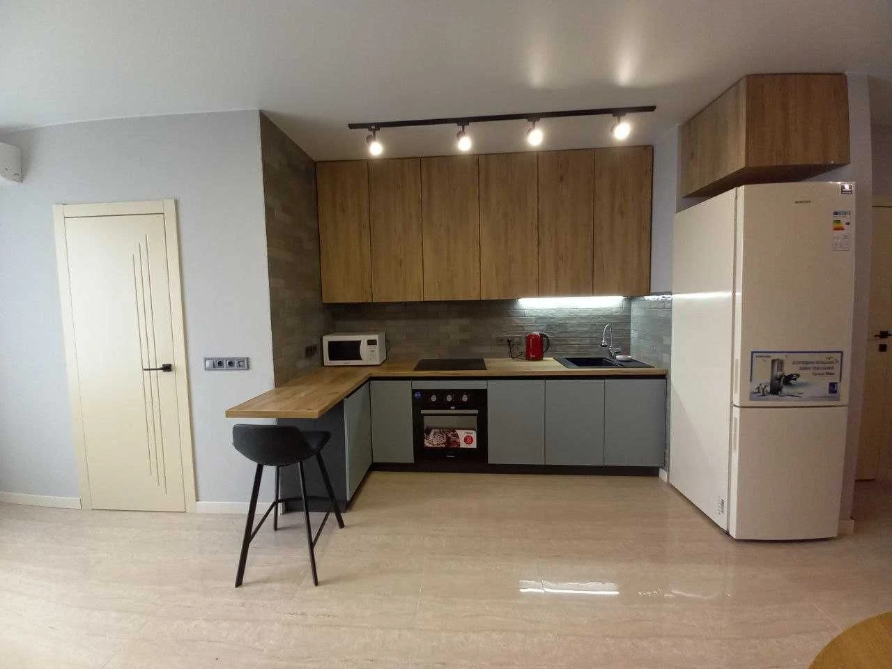 Продам 1-кімнатну квартиру, ЖК "Метрополіс", 43 м², з ремонтом, у Голосіївському районі