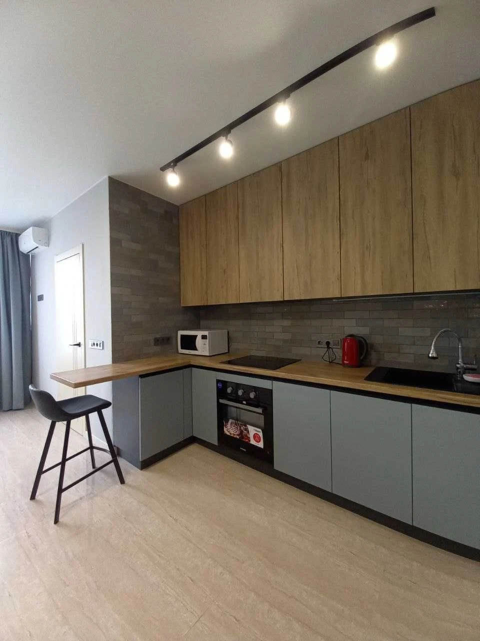 Продам 1-кімнатну квартиру, ЖК "Метрополіс", 43 м², з ремонтом, у Голосіївському районі