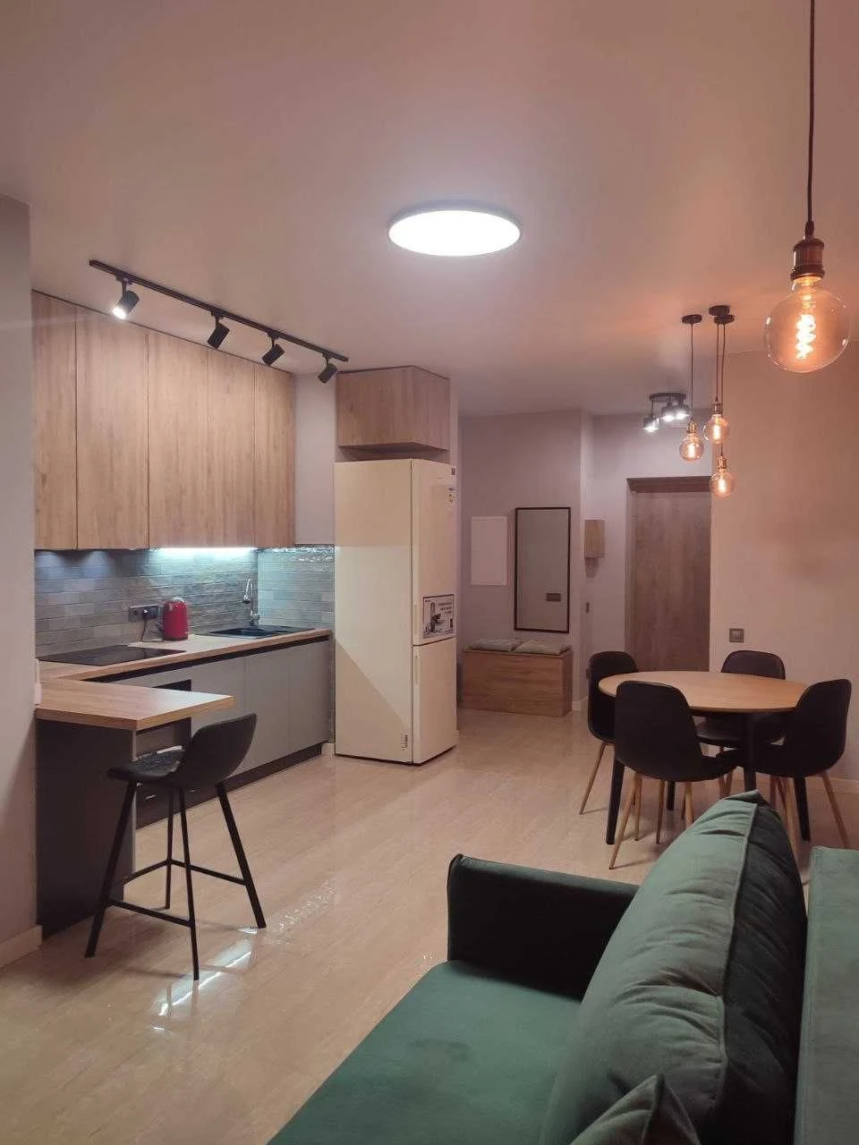 Продам 1-кімнатну квартиру, ЖК "Метрополіс", 43 м², з ремонтом, у Голосіївському районі
