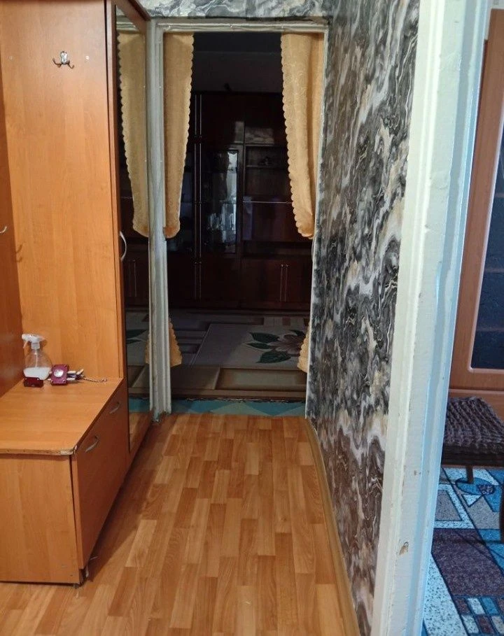 Продається 3-кімнатна квартира в центрі міста.