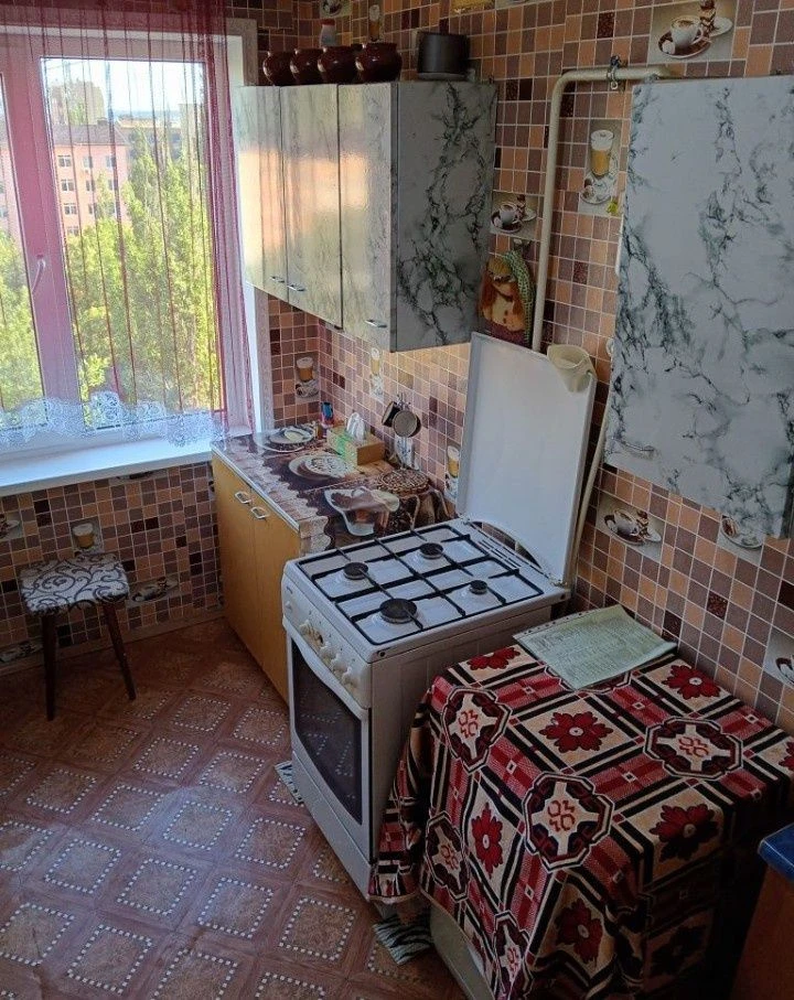 Продається 3-кімнатна квартира в центрі міста.