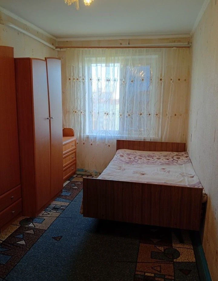 Продається 3-кімнатна квартира в центрі міста.