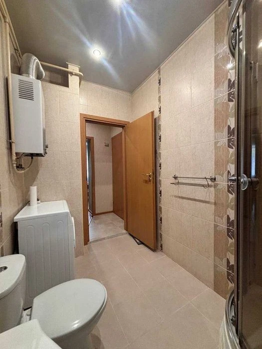 Продаж квартири в центрі, метро Кпі, сталінка, перший поверх
