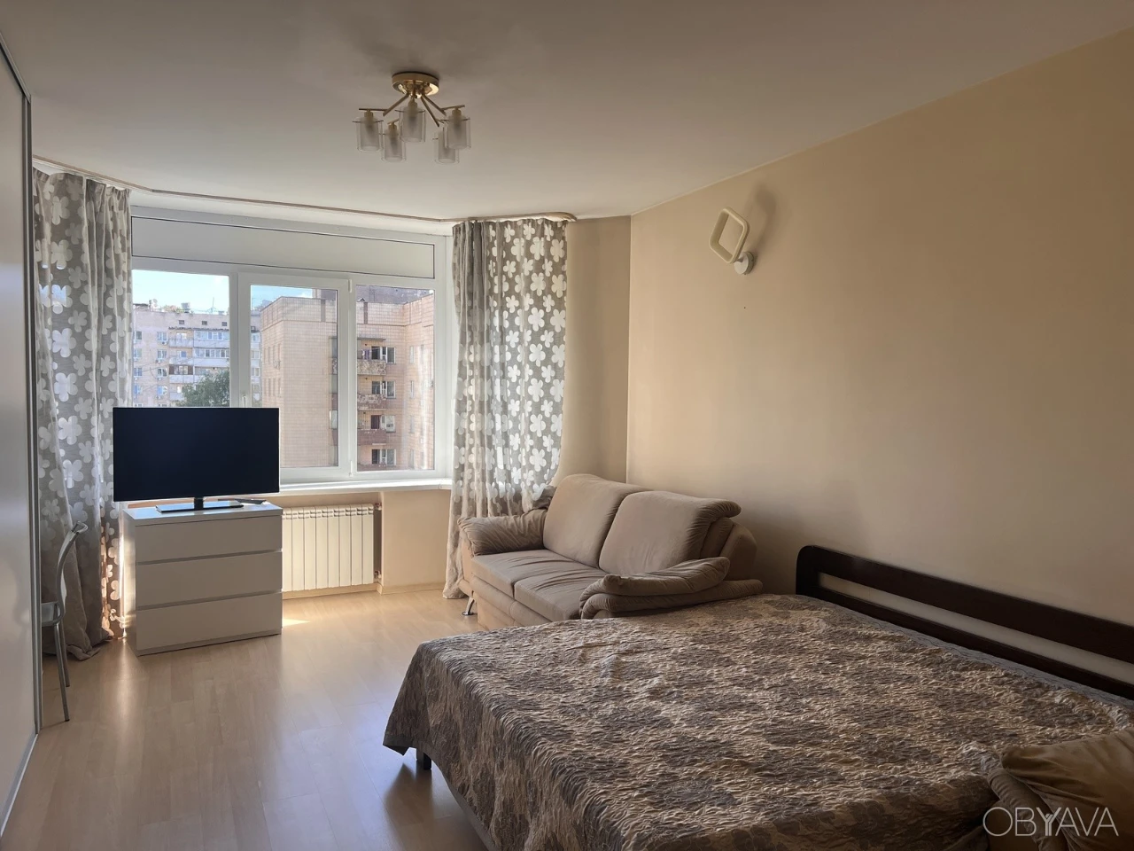 Продаётся 1-комнатная квартира, евроремонт, улица Семьи Праховых