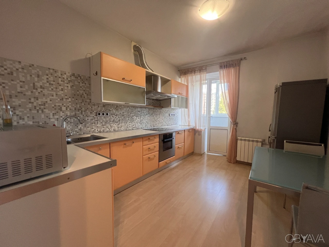 Продаётся 1-комнатная квартира, евроремонт, улица Семьи Праховых