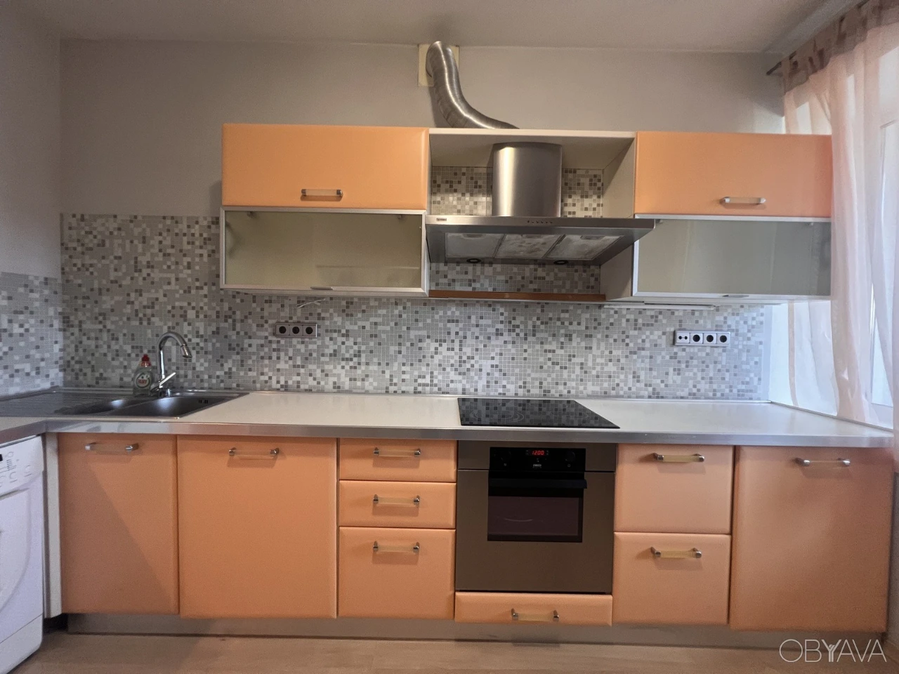 Продаётся 1-комнатная квартира, евроремонт, улица Семьи Праховых