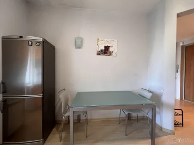 Продаётся 1-комнатная квартира, евроремонт, улица Семьи Праховых