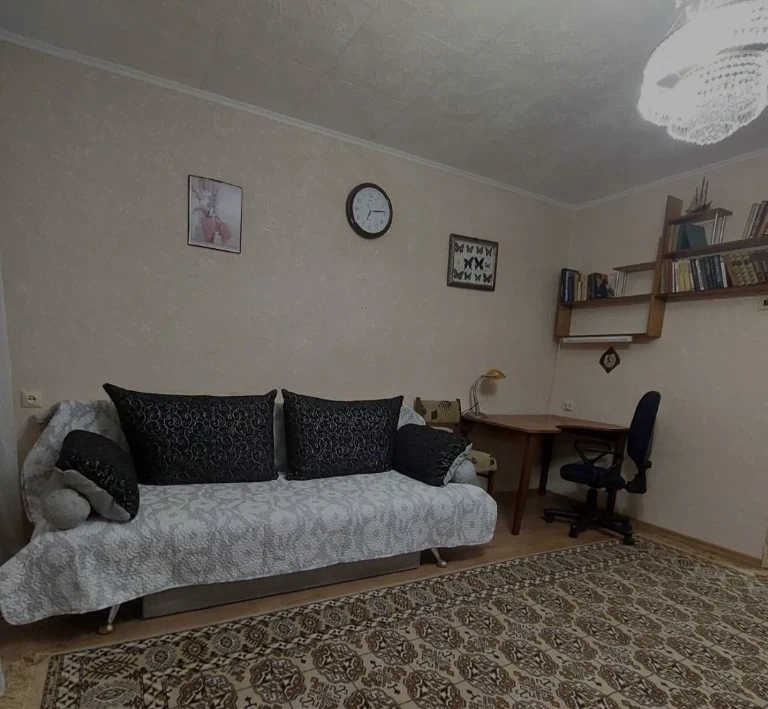 Продам просторную 2х комн.кв.на Небесной Сотни/ Сити-центр,б