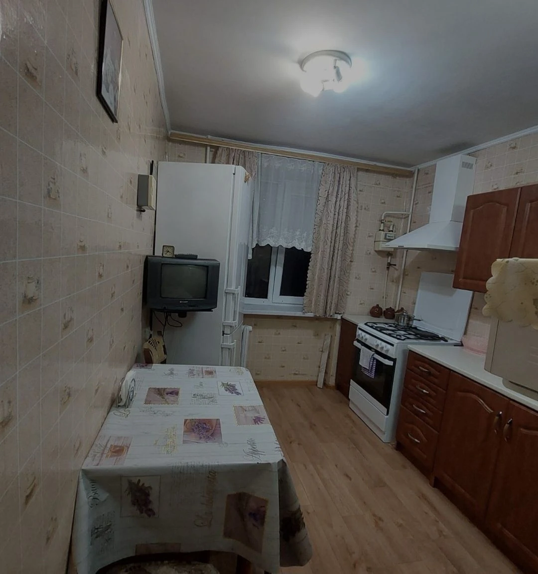 Продам просторную 2х комн.кв.на Небесной Сотни/ Сити-центр,б