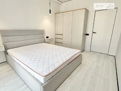 Продаж 2к квартири 41.2 кв. м на вул. Михайла Максимовича 26