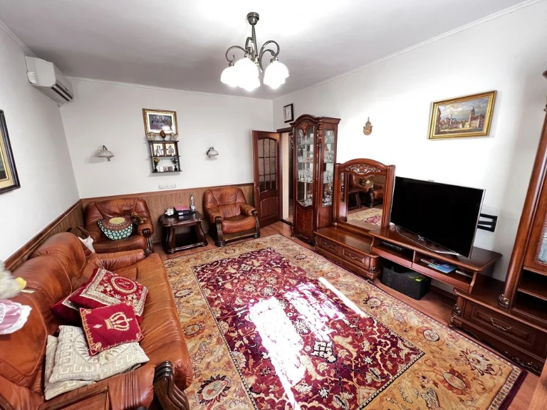 For Sale Spacious House, with Furniture and Equipment, Schmidt