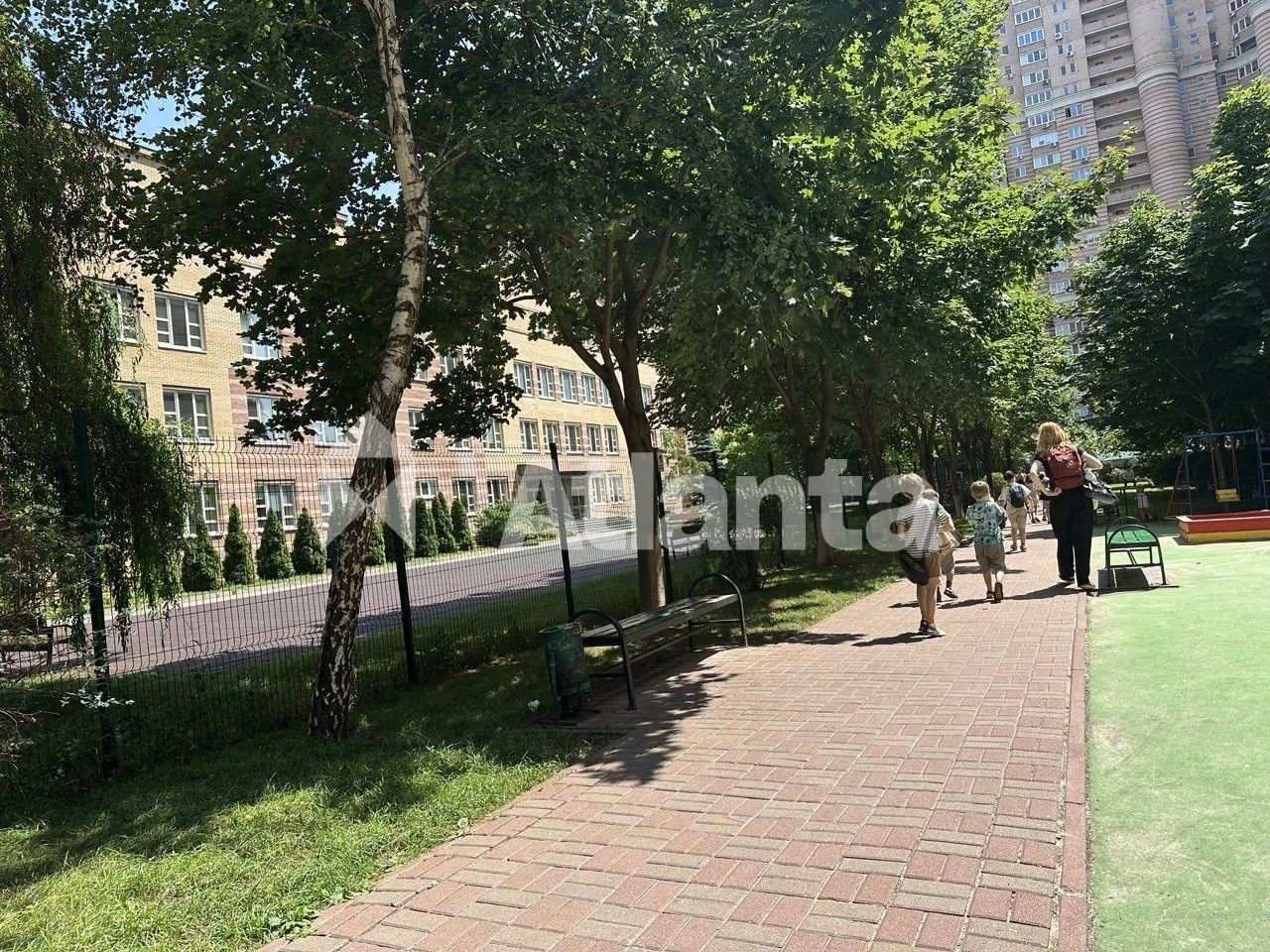 FOR SALE! Spacious 3-room apartment in a prestigious residential complex, no commission