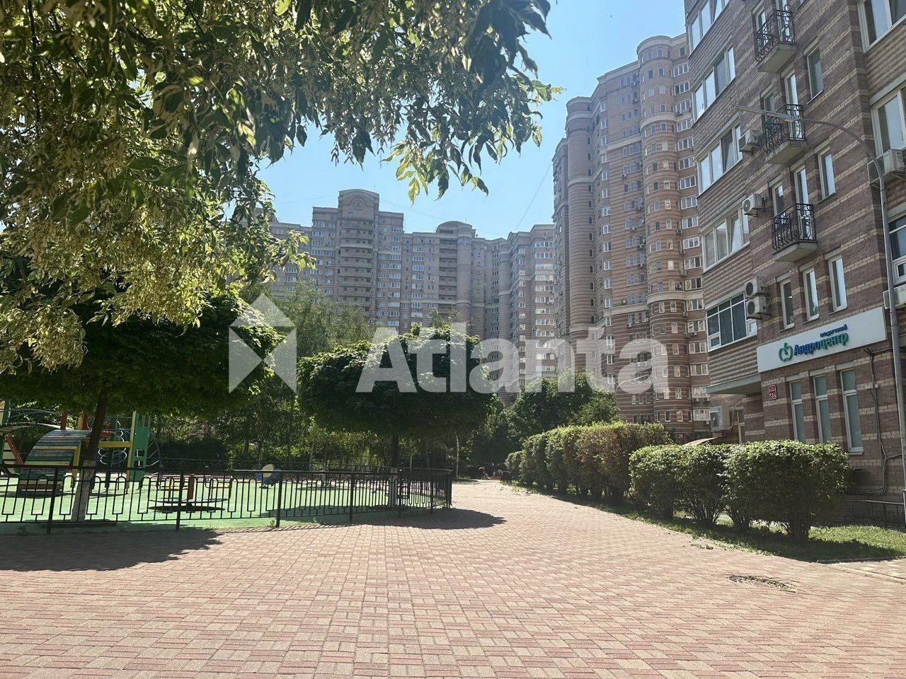 FOR SALE! Spacious 3-room apartment in a prestigious residential complex, no commission