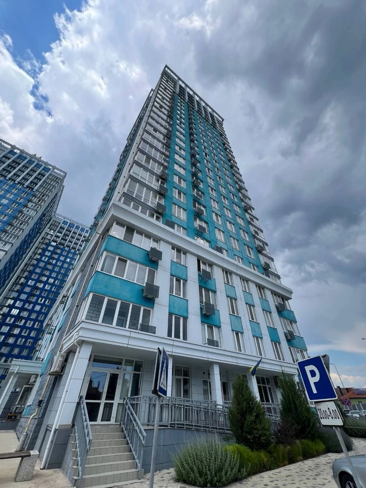 Продам 2-комнатную квартиру в ЖК "Омега" на улице Толбухина