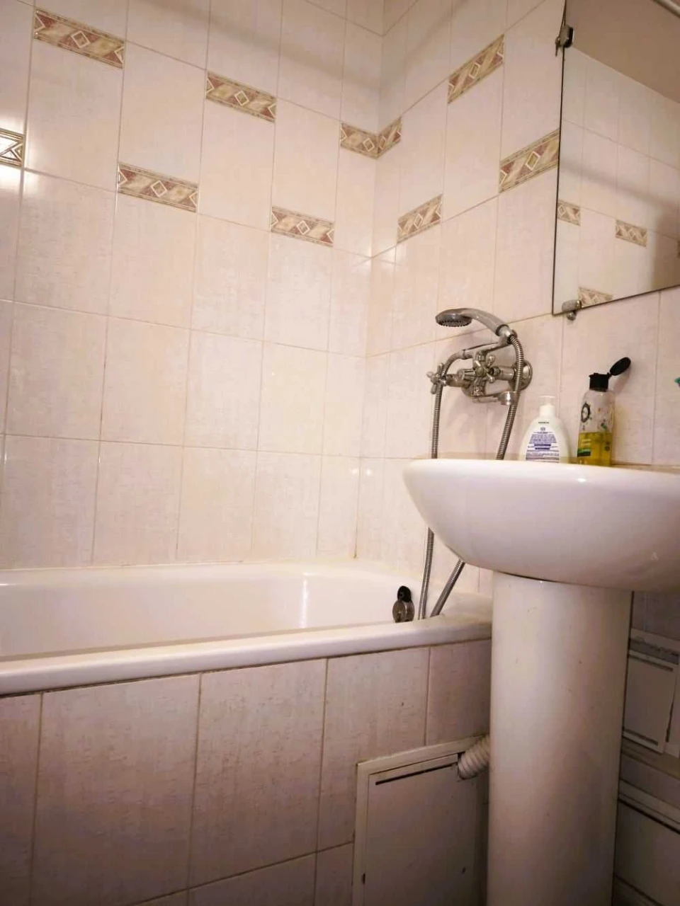 Продажа квартиры рядом с метро Житомирская