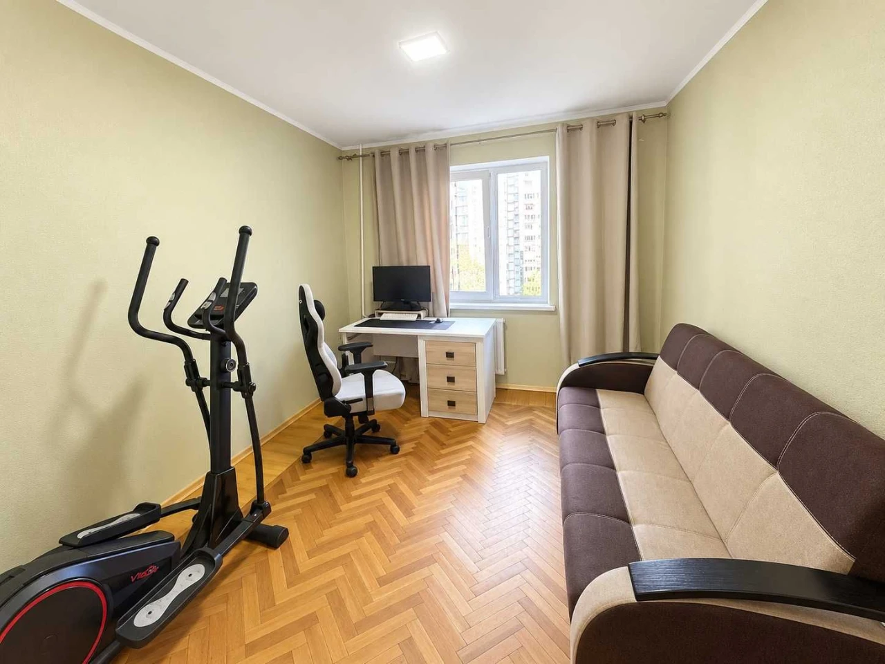 * Продаж 3 кімнатної по вулиці Степана Олійника 11