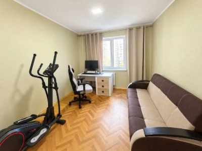 * Продаж 3 кімнатної по вулиці Степана Олійника 11