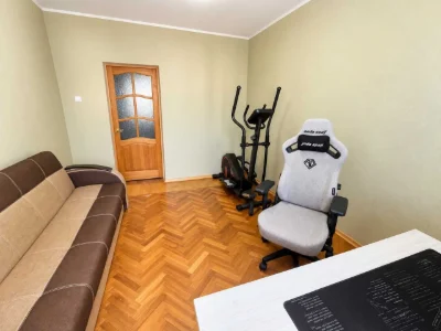 * Продаж 3 кімнатної по вулиці Степана Олійника 11