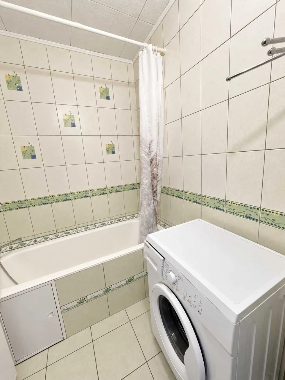 * Продаж 3 кімнатної по вулиці Степана Олійника 11