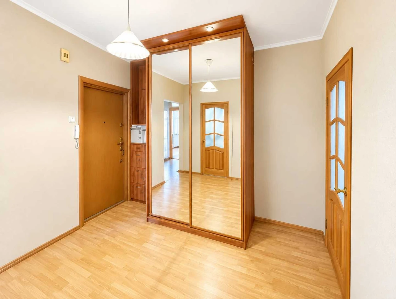* Продаж 3 кімнатної по вулиці Степана Олійника 11