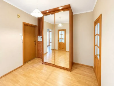 * Продаж 3 кімнатної по вулиці Степана Олійника 11