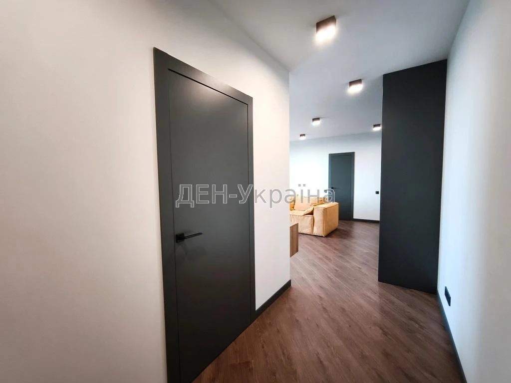 Видова квартира з авторським ремонтом, 5 хв метро