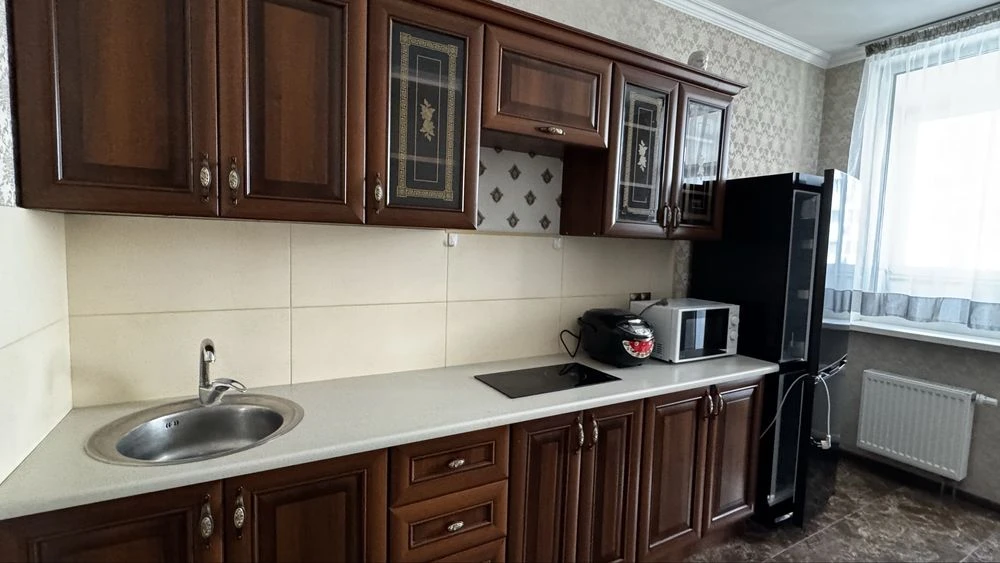 Продаж 1 кім Драгоманова 2А