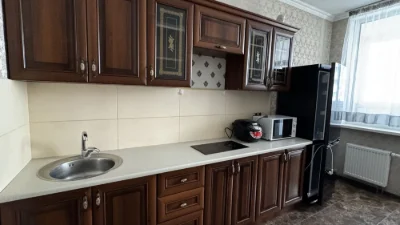 Продаж 1 кім Драгоманова 2А