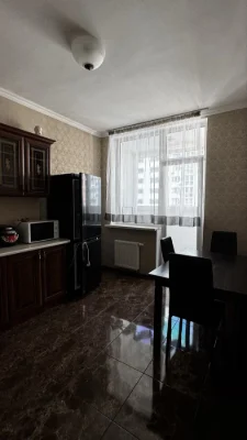 Продаж 1 кім Драгоманова 2А