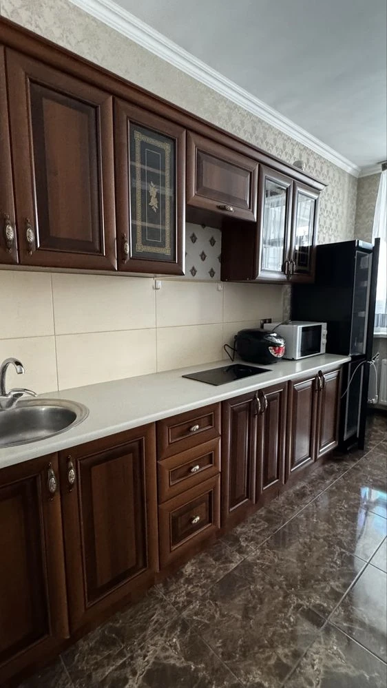 Продаж 1 кім Драгоманова 2А