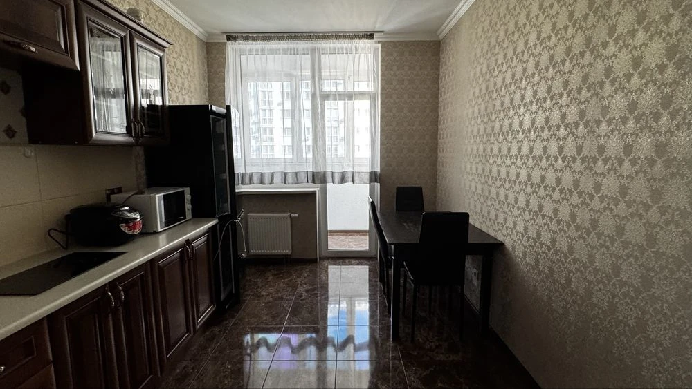 Продаж 1 кім Драгоманова 2А