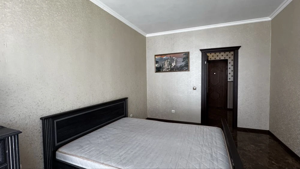 Продаж 1 кім Драгоманова 2А