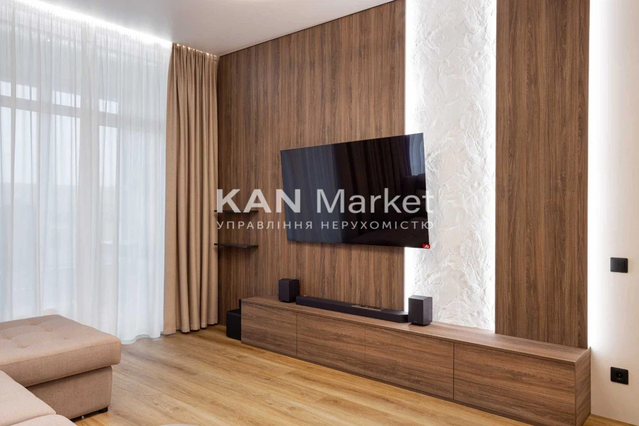 Продаж 3к квартири 125,9 м² з ремонтом у Файна Таун