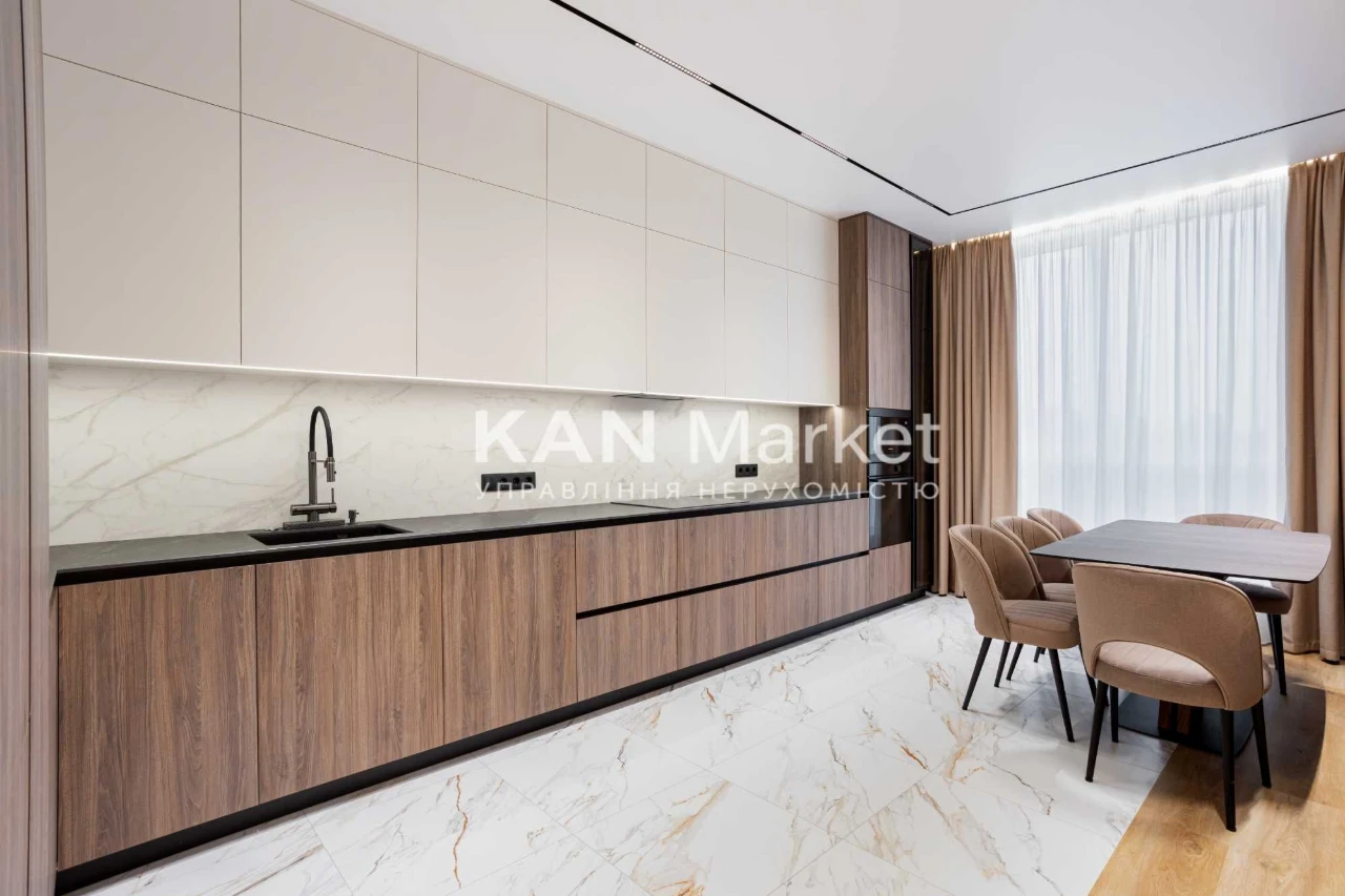 Продаж 3к квартири 125,9 м² з ремонтом у Файна Таун