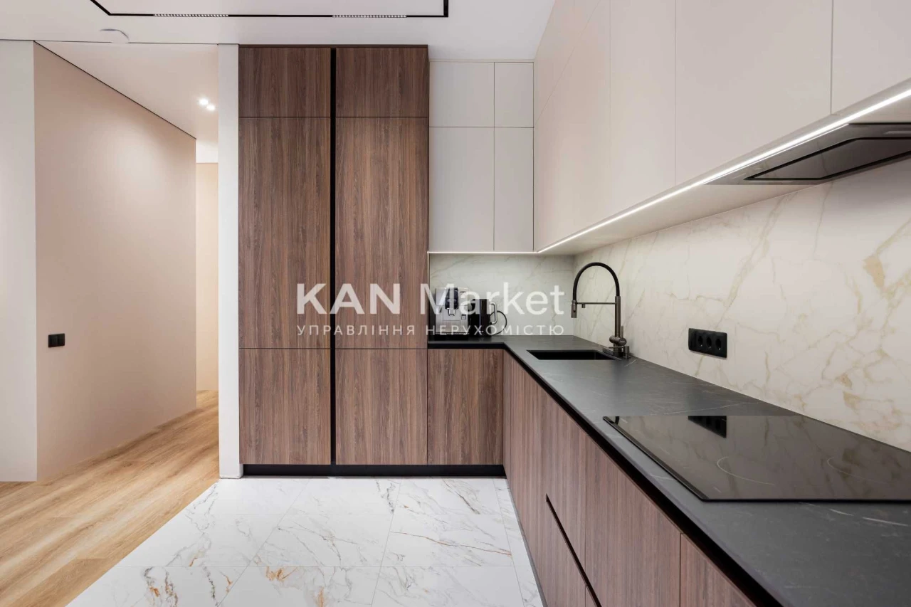 Продаж 3к квартири 125,9 м² з ремонтом у Файна Таун