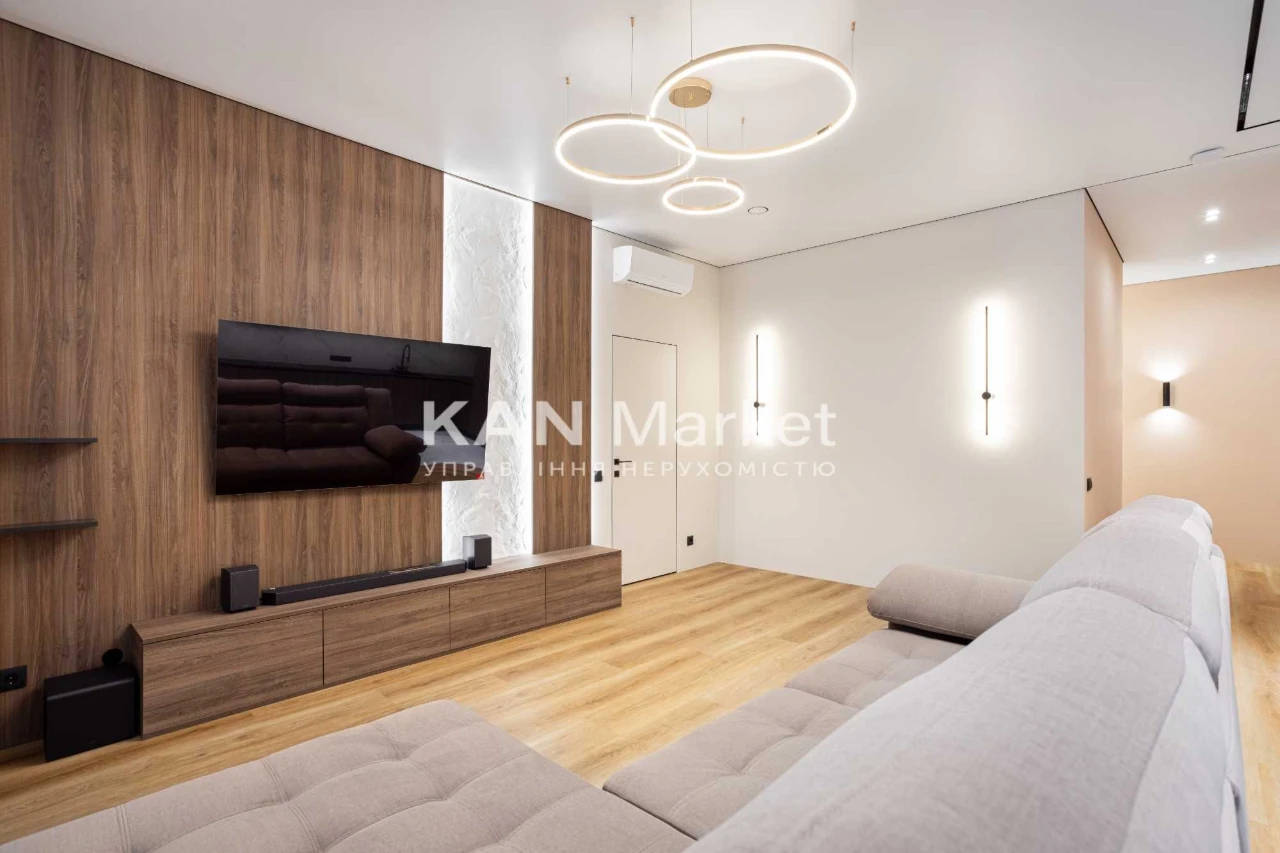 Продаж 3к квартири 125,9 м² з ремонтом у Файна Таун