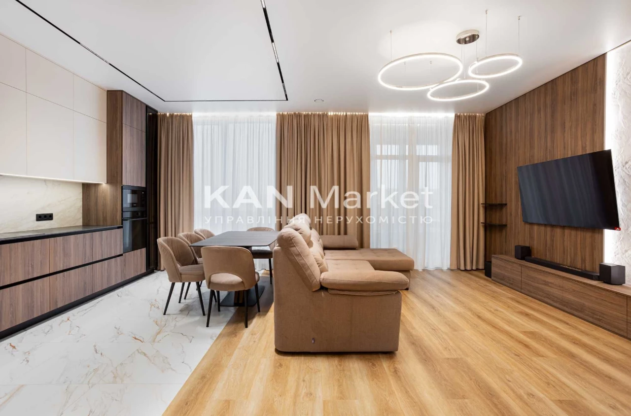 Продаж 3к квартири 125,9 м² з ремонтом у Файна Таун