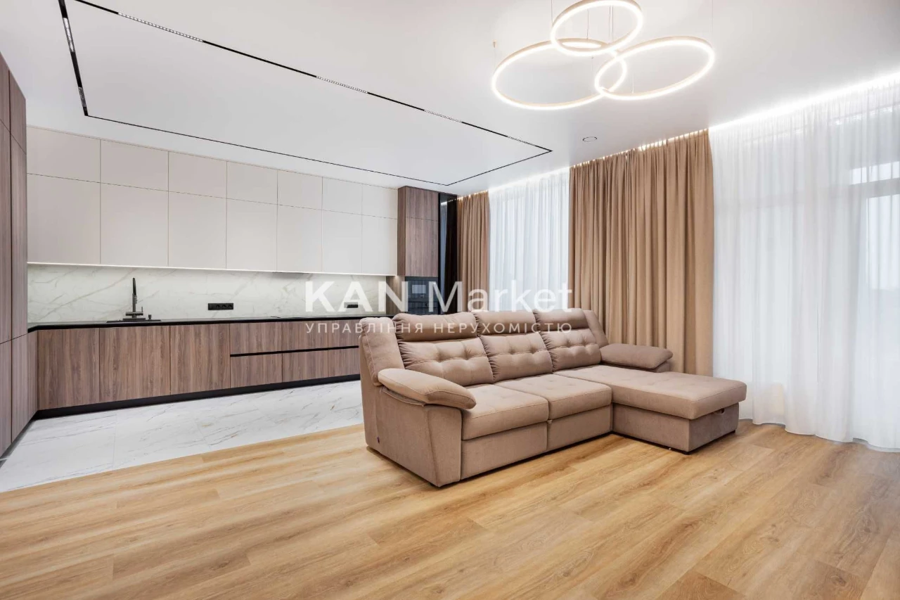 Продаж 3к квартири 125,9 м² з ремонтом у Файна Таун