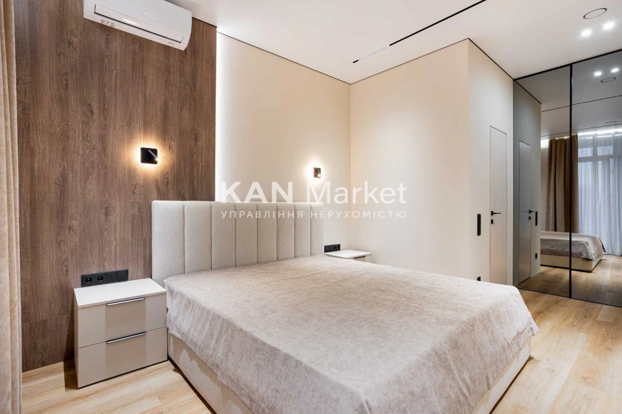 Продаж 3к квартири 125,9 м² з ремонтом у Файна Таун