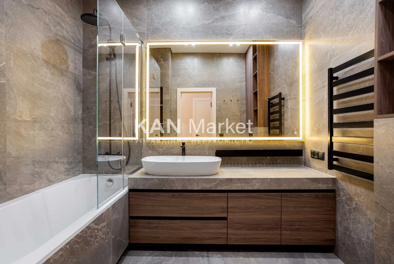 Продаж 3к квартири 125,9 м² з ремонтом у Файна Таун