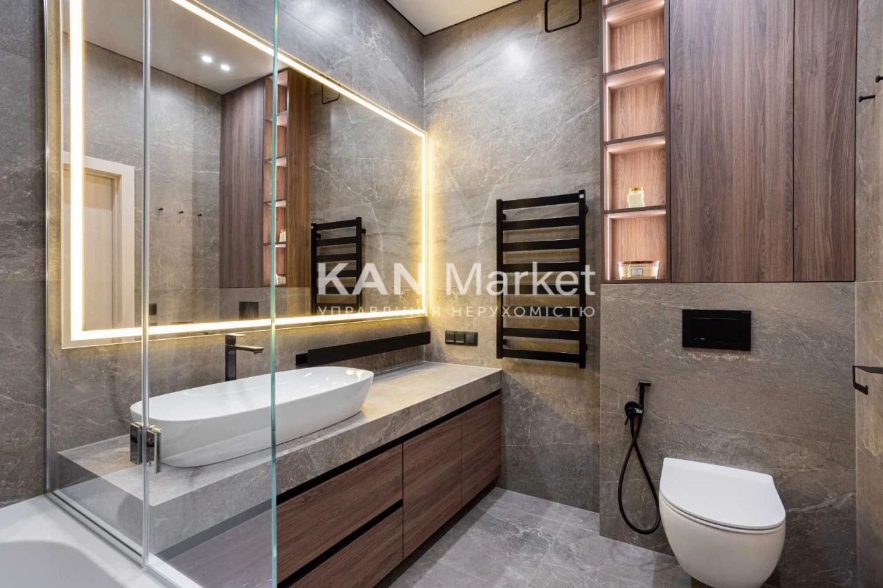 Продаж 3к квартири 125,9 м² з ремонтом у Файна Таун