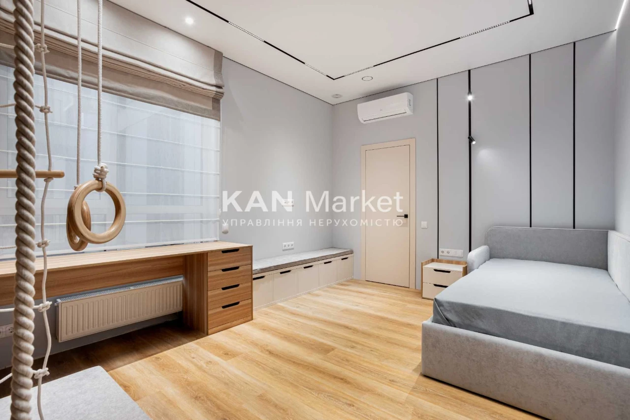 Продаж 3к квартири 125,9 м² з ремонтом у Файна Таун