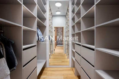 Продаж 3к квартири 125,9 м² з ремонтом у Файна Таун